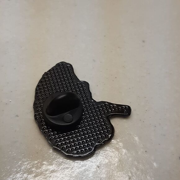 Thinking Brain Enamel Pin  - Picture 2 of 8